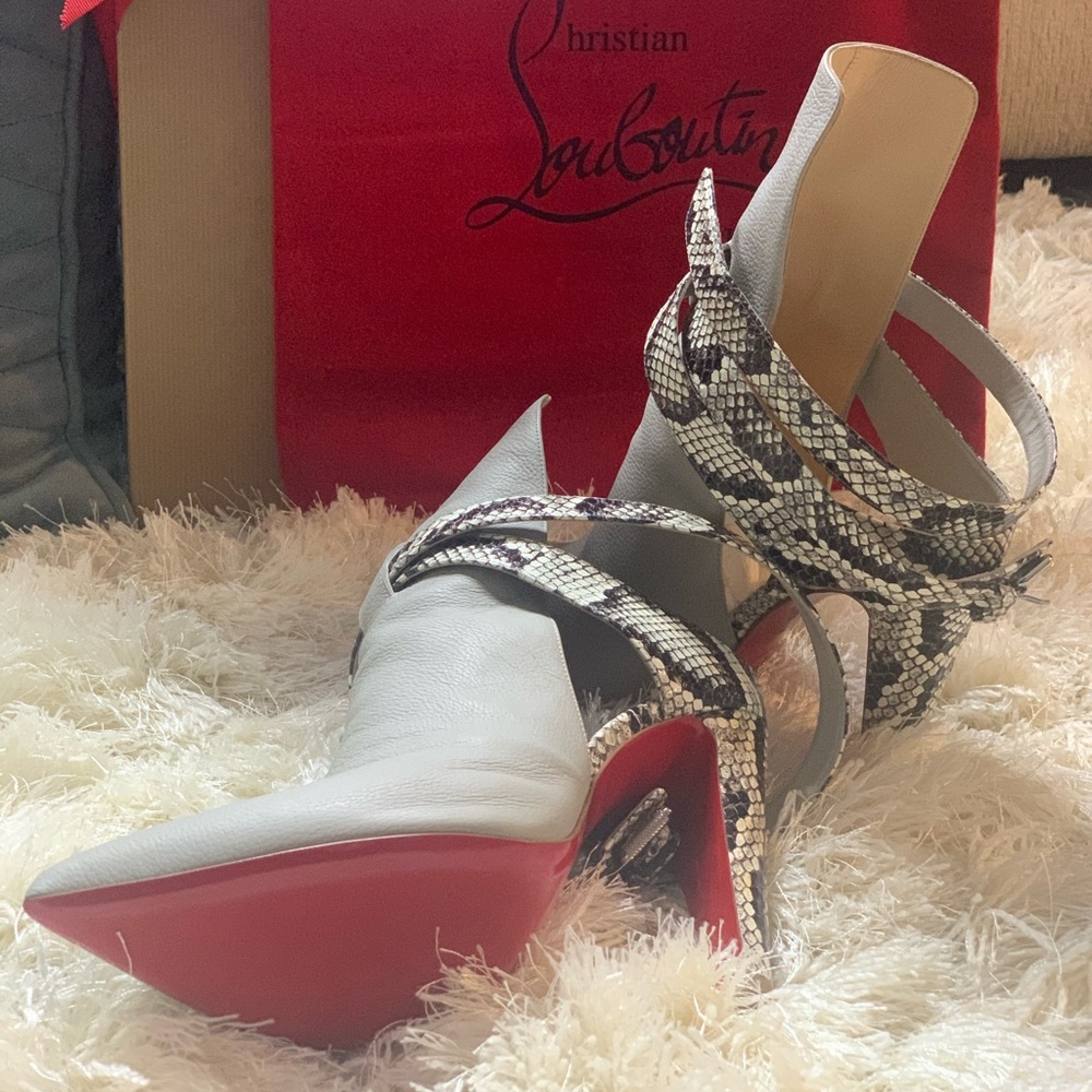 Christian Louboutin Heel Size: 39 (US Size: 8.5/9) - Picture 7 of 10